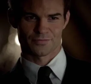 😏 Elijah Mikaelson The Vampire Diaries mężczyzna, portret, serial, Pamiętniki wampirów, garnitur, krawat, Elijah Mikaelson telegram sticker