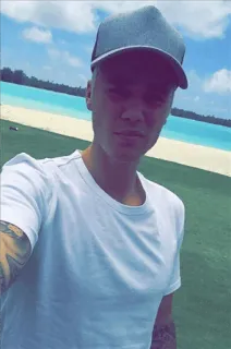 😒 Justin Bieber Justin Bieber, cantante, celebrità, ritratto, maschio, persona telegram sticker