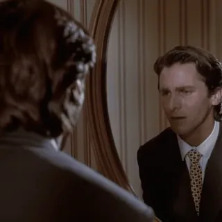 😰 Patrick Bateman American Psycho Патрик Бэйтмен, Американский психопат, зеркало, отражение, костюм, мужчина whatsapp sticker
