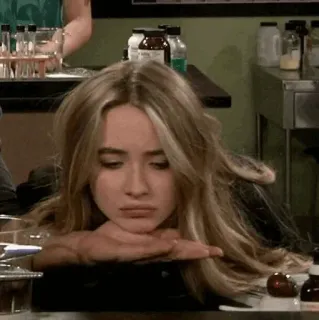 🧊 Sabrina Carpenter blond, traurig, liegend, Mädchen, Gesicht whatsapp sticker