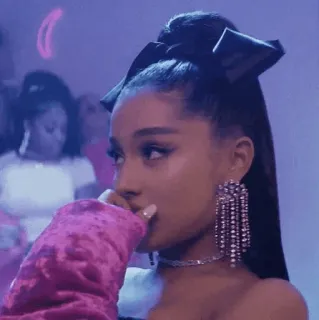 🌃 Ariana Grande คนดัง, นักร้อง, ป็อปสตาร์, ต่างหู, ภาพเหมือน telegram sticker