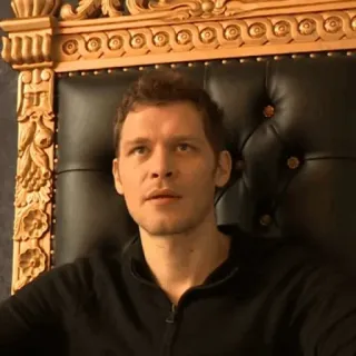 📰 Klaus Mikaelson The Originals homme, chaise, portrait, acteur telegram sticker