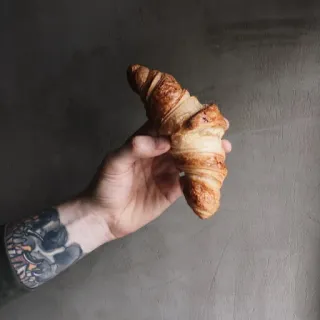 🥐 Croissant, Comida, Pastelaria, Mão, Padaria, Lanche whatsapp sticker
