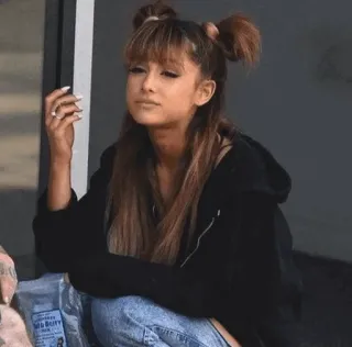 🌃 Ariana Grande นักร้อง, คนดัง, ป๊อปสตาร์, ผู้หญิง, ผมสีน้ำตาลเข้ม, ผมหางม้า telegram sticker