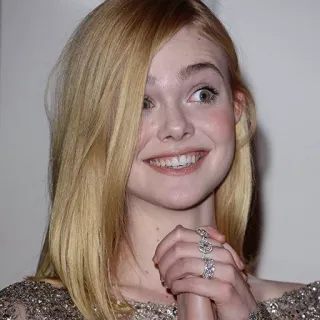 😍 Elle Fanning Schauspielerin, blond, Lächeln, Porträt, Promi, Frau whatsapp sticker