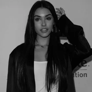 🥀 Madison Beer selebriti, penyanyi, potret, hitam putih, wanita, rambut panjang whatsapp sticker