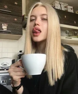 ☕️ blonde Haare, Frau, Porträt, Kaffee, Küche, Tasse, Mädchen, Zunge telegram sticker