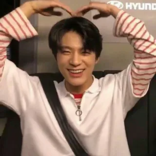 😎 kpop, idol, coração, mãos, pessoa, sorriso, feliz whatsapp sticker