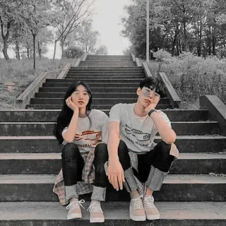 💛 couple, escaliers, assis, amitié, adolescents, jeunes adultes telegram sticker