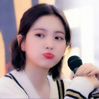 🥺 kpop, chica, linda, cantante, ídolo, mujer telegram sticker