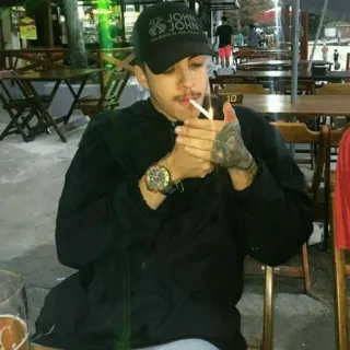 🚬 uomo, sigaretta, fumo, cappello, tatuaggi, accendino telegram sticker