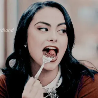 😏 Veronica Lodge Riverdale Veronica Lodge, Riverdale, actriz, Camila Mendes, comiendo, retrato telegram sticker