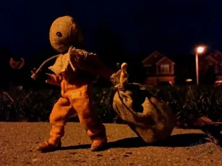 ⚰️ Sam Trick 'r Treat Halloween, Terror, Monstruo, Truco o trato, Sam, Terrorífico, Otoño, Película whatsapp sticker