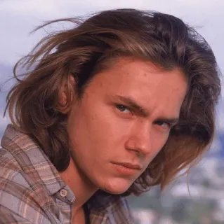 ⚡ River Phoenix Ривер Феникс, Актер, Портрет, Знаменитость, 90-е, Молодой актер telegram sticker