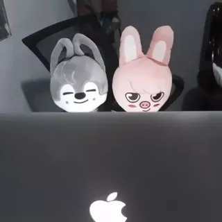 🎠 peluche, animal en peluche, lapin, loup, ordinateur portable, pomme telegram sticker
