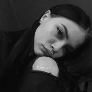 🥀 Emptyw девушка, черно-белый, портрет, грустный, задумчивый telegram sticker