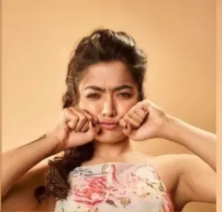 😖 Rashmika Mandanna Schauspielerin, indisch, Promi, Frau, Porträt telegram sticker