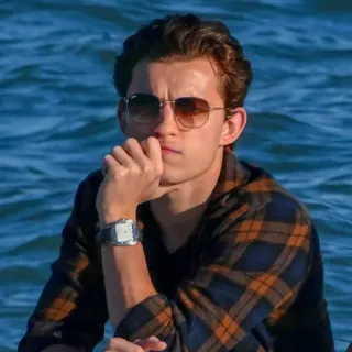 😐 Tom Holland acteur, célébrité, lunettes de soleil, portrait, homme, masculin telegram sticker