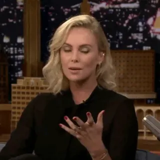💣 Charlize Theron mujer, actriz, celebridad, rubia, programa de entrevistas telegram sticker