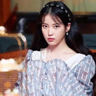 🥂 IU IU, chanteuse, coréenne, célébrité, actrice, asiatique whatsapp sticker