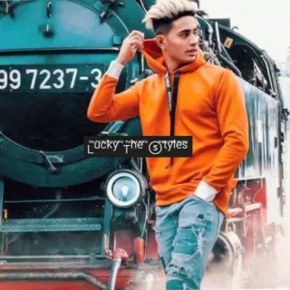 🚊 Lucky the Styles modelo, hombre, tren, moda, estilo, sudadera naranja, posando whatsapp sticker