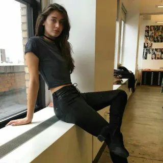 🌚 mulher, modelo, posando, janela, jeans, botas telegram sticker