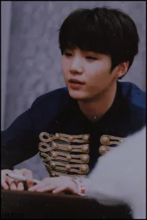 🎻 Suga K-pop, เพลงเกาหลี, BTS, มินยุนกิ, นักดนตรี, นักร้อง telegram sticker