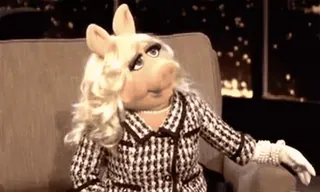 🙅‍♂ Miss Piggy Маппеты, свинья, кукла, персонаж, телевидение, известный, ретро telegram sticker