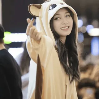 🐻 femme, sourire, mignon, sweat à capuche, coréen, coeur avec les doigts, divertissement telegram sticker