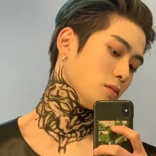 🎮 homem, tatuagem, selfie, retrato, tatuagem pescoço, asiático whatsapp sticker