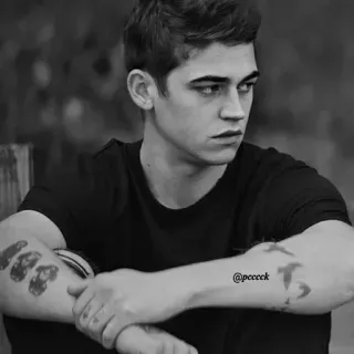 ➖ @pcceck Mann, Porträt, Schwarzweiß, Tattoo, T-Shirt, Person telegram sticker