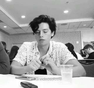 🖤 Cole Sprouse IG : videosofcole Cole Sprouse, Ator, Celebridade, Conteúdo de fã, Pessoa, Camisa branca telegram sticker