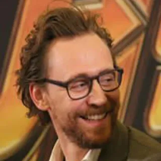 😏 Tom Hiddleston, actor, retrato, celebridad telegram sticker