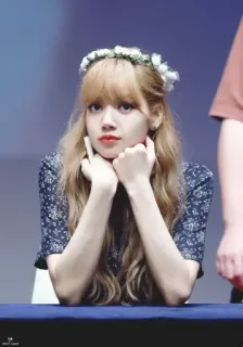 👀 Lisa kpop, cantora, coroa de flores, idol, mulher, retrato telegram sticker