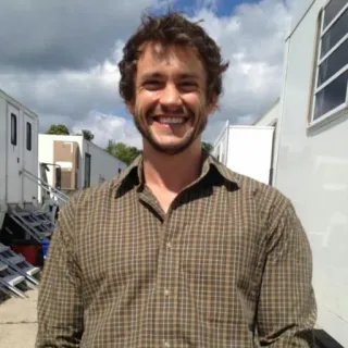 😂 Hugh Dancy Schauspieler, Lächeln, Promi, Porträt, Person telegram sticker