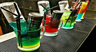 🍷 Coquetéis, Bebidas, Bar, Refrescos, Bebidas, Bebida energética, Bebidas alcoólicas whatsapp sticker