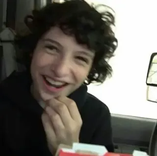 🎸 finn wolfhard, sorridente, attore, felice, ritratto telegram sticker