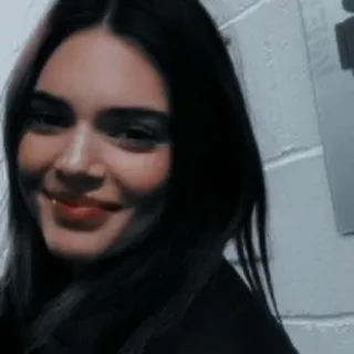 📞 Kendall Jenner Modelo, Retrato, Celebridad, Persona, Mujer, Morena telegram sticker