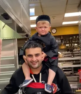 🐅 Hasbulla Magomedov Mini-Khabib, Daguestán, Blogger, UFC, Influencer whatsapp sticker