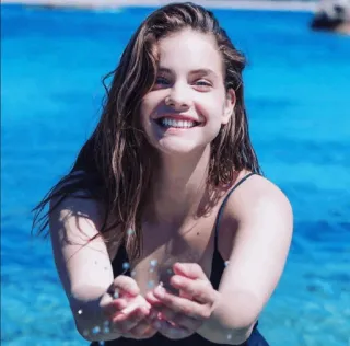 🌩 femme, mer, plage, eau, sourire, belle whatsapp sticker