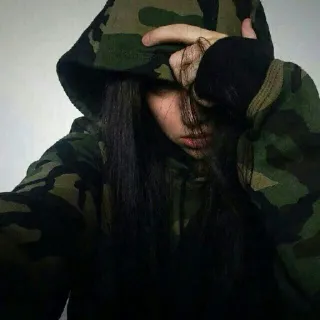 😒 moletom com capuz, camuflagem, retrato, cabelo comprido, adolescente, emo, scene telegram sticker