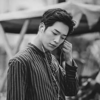 ➖ man, earphones, music, portrait, black and white telegram sticker