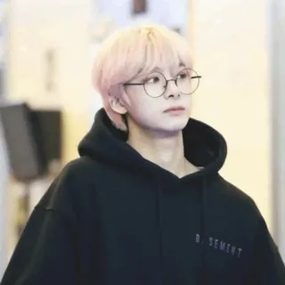 🌸 B. SEMENT 人, パーカー, 眼鏡, アジア人, KPOP, ファッション telegram sticker