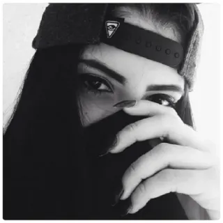 🤭 mulher, olhos, rosto, retrato, preto e branco, chapéu, mão telegram sticker