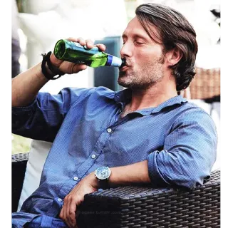 🍾 Mads Mikkelsen 俳優, 男, 飲酒, ビール, カジュアル, ボトル telegram sticker
