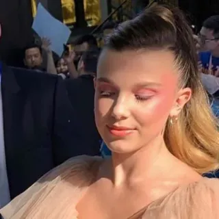 🥡 Millie Bobby Brown Милли Бобби Браун, Актриса, Знаменитость, Розовый, Портрет, Молодая, Волосы telegram sticker