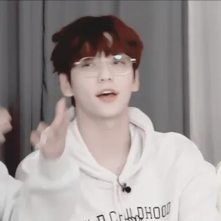 🎧 CHILDHOOD persona, hombre, sudadera con capucha, gafas, kpop, sonrisa telegram sticker