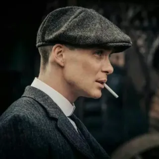 🚬 Thomas Shelby Peaky Blinders Peaky Blinders, Cillian Murphy, Thomas Shelby, Gangster, Schiebermütze, Zigarette telegram sticker