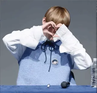 ❤️ cuore, amore, gesto, kpop, idol telegram sticker