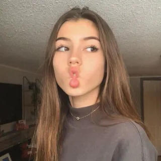 💜 femme, fille, portrait, moue, selfie telegram sticker